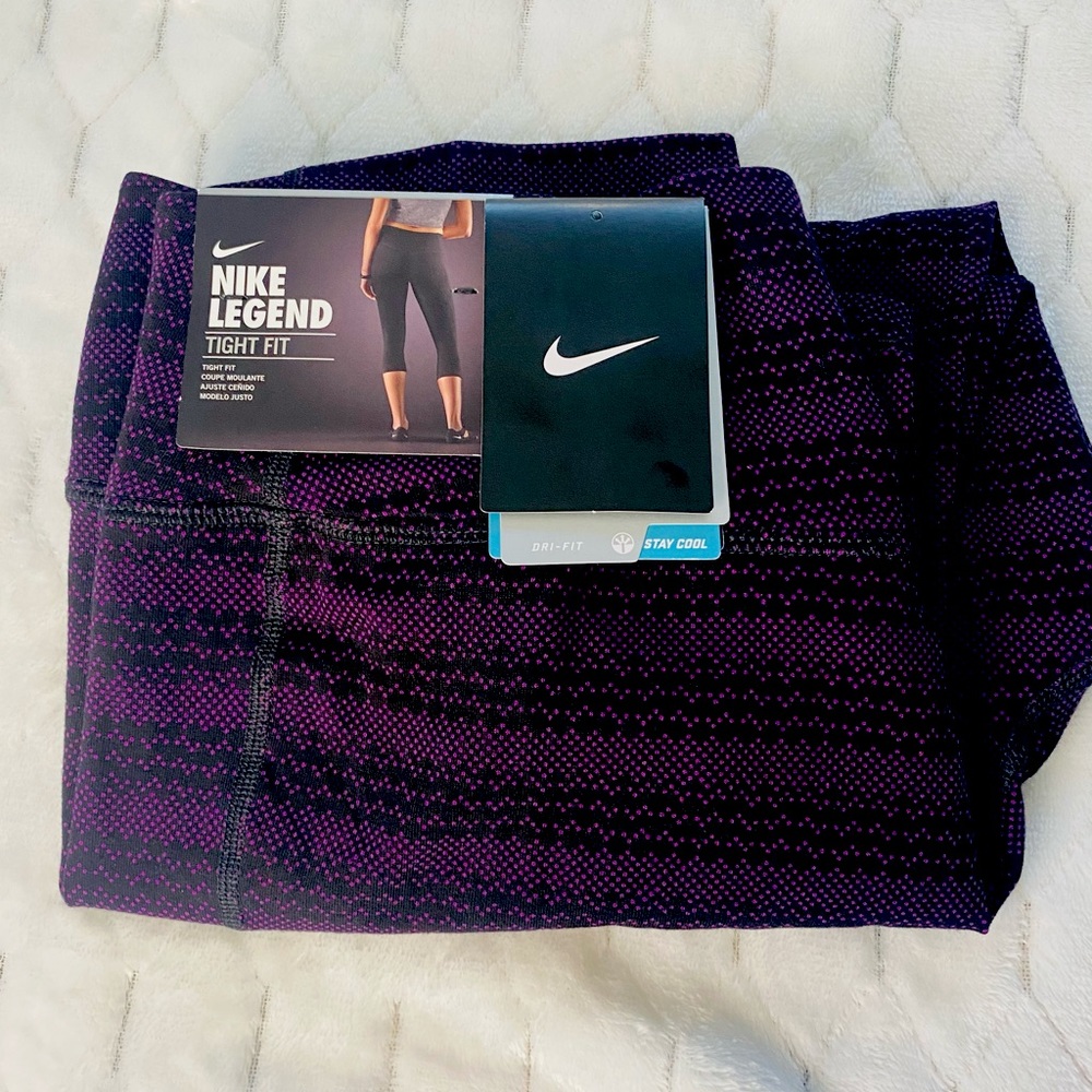 NWT Women’s Nike Legend Tight Fit Capri sixe XL